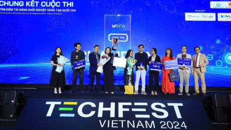 Trao giải cho các đội đoạt giải tại vòng chung kết cuộc thi Tìm kiếm tài năng khởi nghiệp sáng tạo quốc gia năm 2024. Ảnh: Báo Nhân dân.
