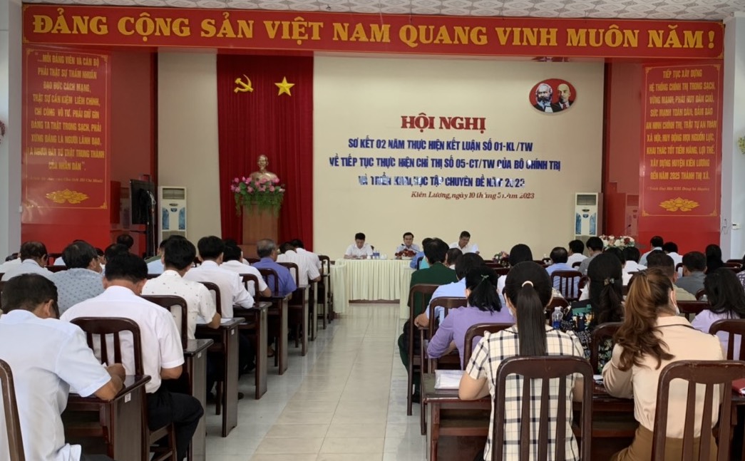 Huyện ủy Kiên Lương tổ chức Hội nghị sơ kết 2 năm thực hiện Kết luận số 01-KL/TW của Bộ Chính trị về tiếp tục thực hiện Chỉ thị số 05-CT/TW của Bộ Chính trị (khóa XII).