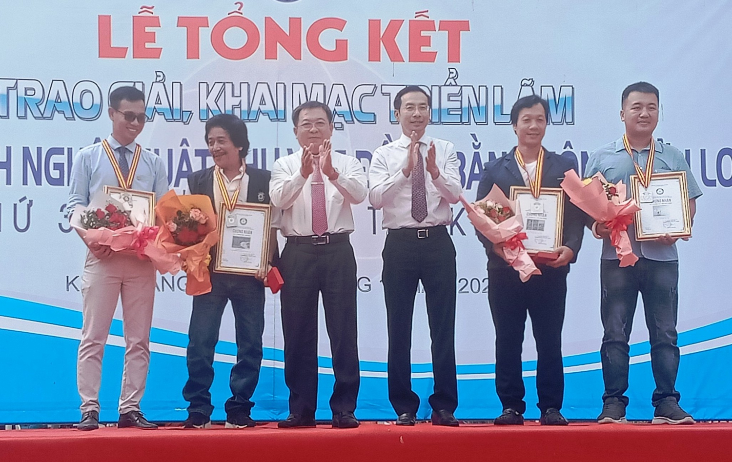 Lễ tổng kết trao giải và khai mạc Liên hoan Ảnh nghệ thuật khu vực đồng bằng sông Cửu Long lần thứ 38 tại Kiên Giang.