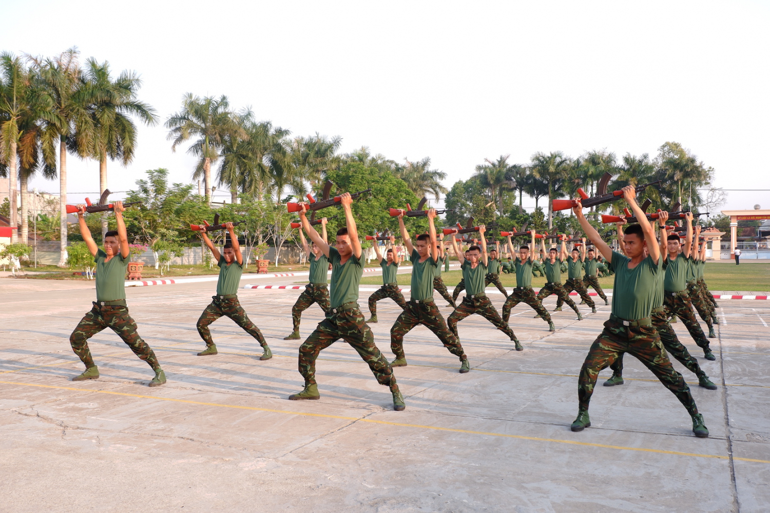 Huấn luyện chiến sĩ mới tại Tiểu đoàn 207, Trung đoàn 893, Bộ Chỉ huy Quân sự tỉnh Kiên Giang. Ảnh: Thu Oanh