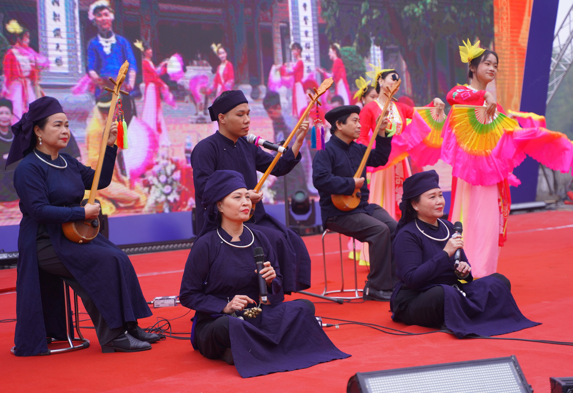 Các nghệ nhân tham gia Cuộc thi trình diễn Di sản văn hóa phi vật thể “Người giữ màu dân tộc” năm 2023.