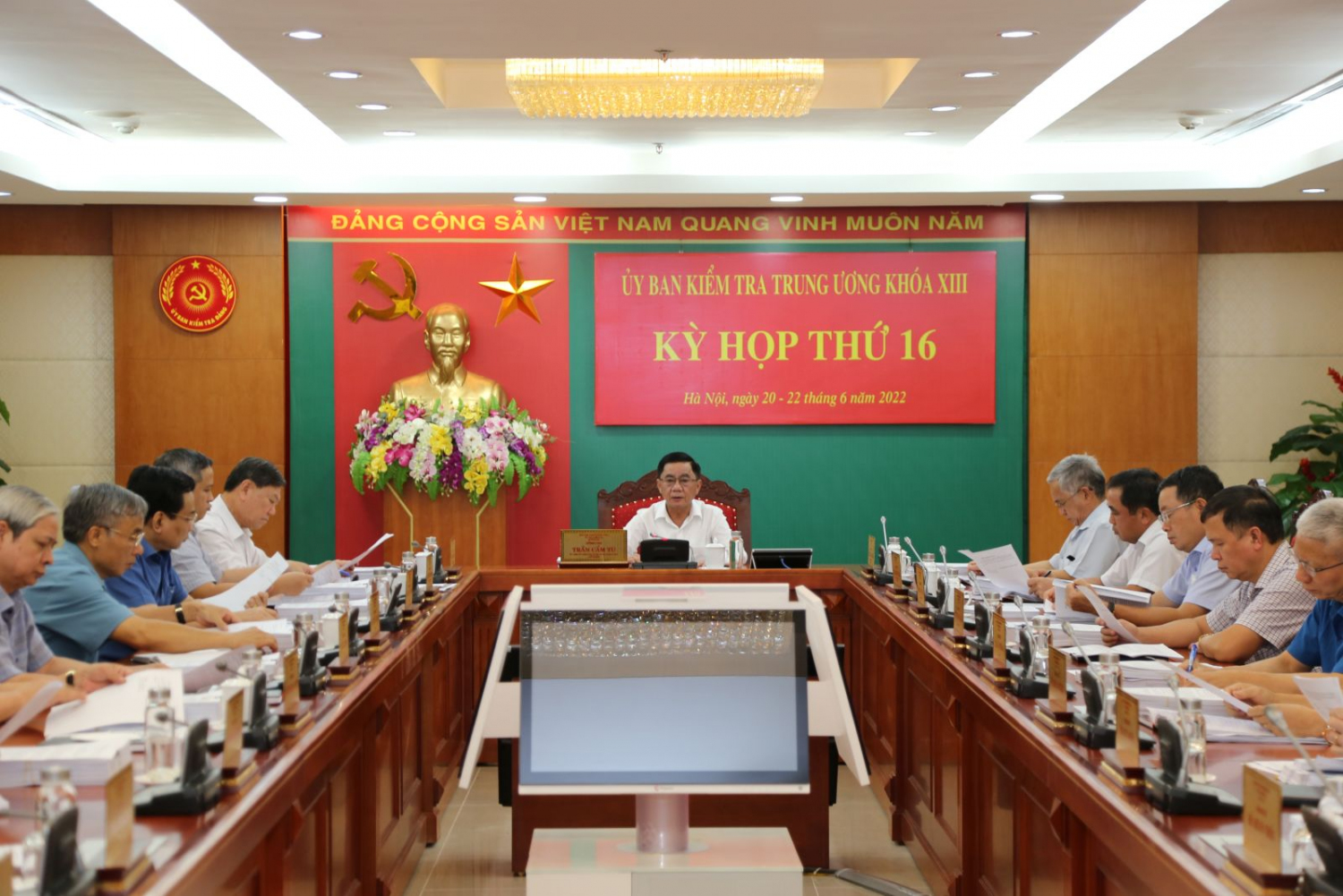 Ủy viên Bộ Chính trị, Bí thư Trung ương Đảng Chủ nhiệm Ủy ban Kiểm tra Trung ương Trần Cẩm Tú chủ trì Kỳ họp thứ 16 Ủy ban Kiểm tra Trung ương. Ảnh: TTXVN.