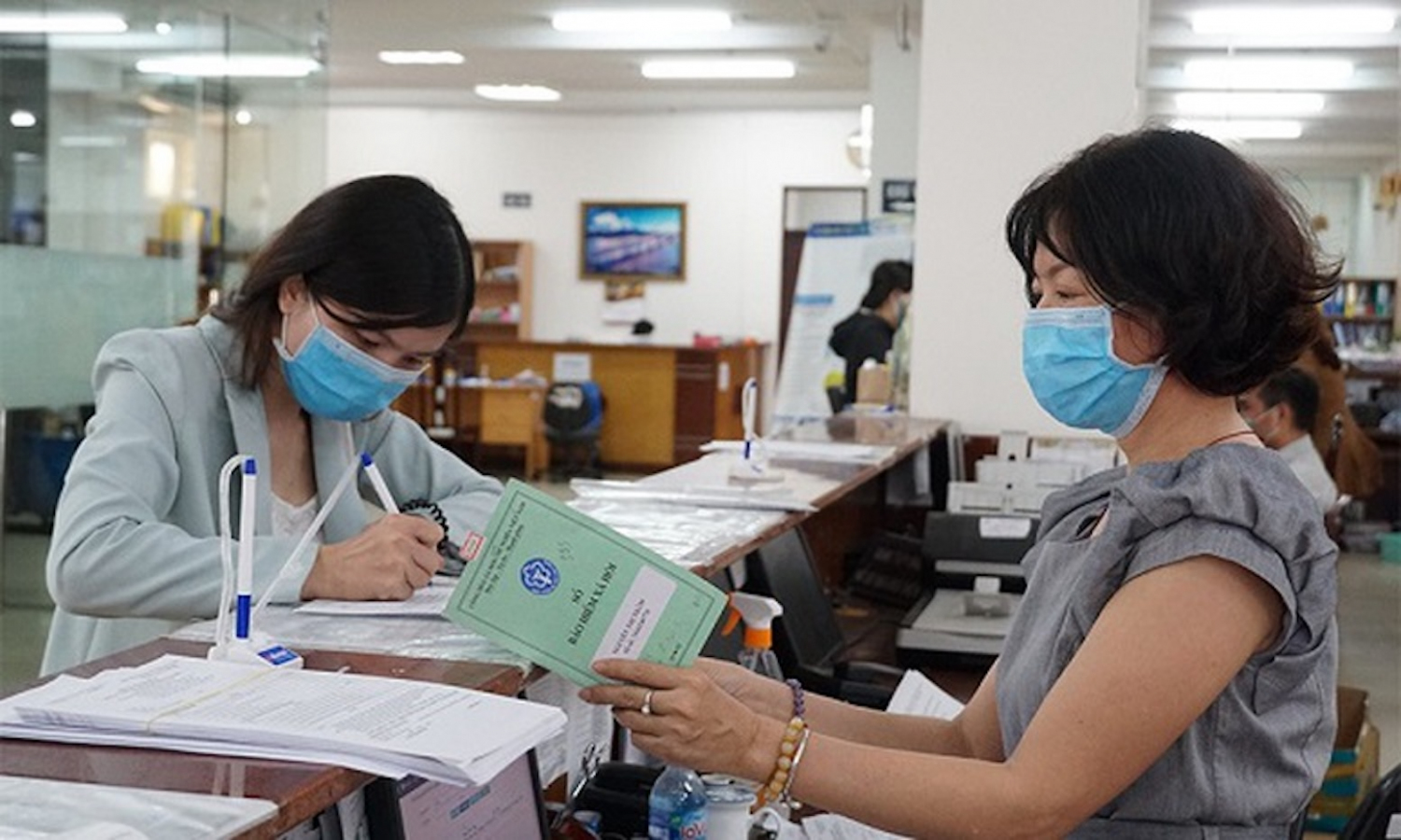 Nghị định số 158/2025/NĐ-CP của Chính phủ quy định chi tiết và hướng dẫn thi hành một số điều của Luật Bảo hiểm xã hội về bảo hiểm xã hội bắt buộc có hiệu lực từ ngày 1/7/2025.