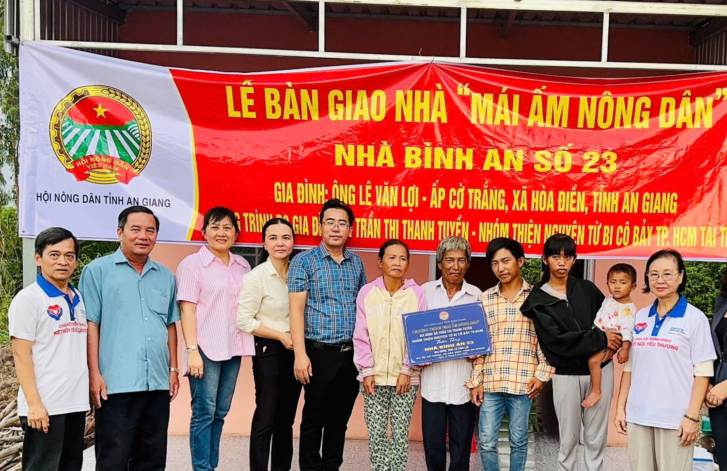 Hội Nông dân tỉnh An Giang phối hợp tổ chức bàn giao nhà “Mái ấm nông dân” cho gia đình ông Lê Văn Lợi, ngụ ấp Cờ Trắng, xã Hòa Điền.