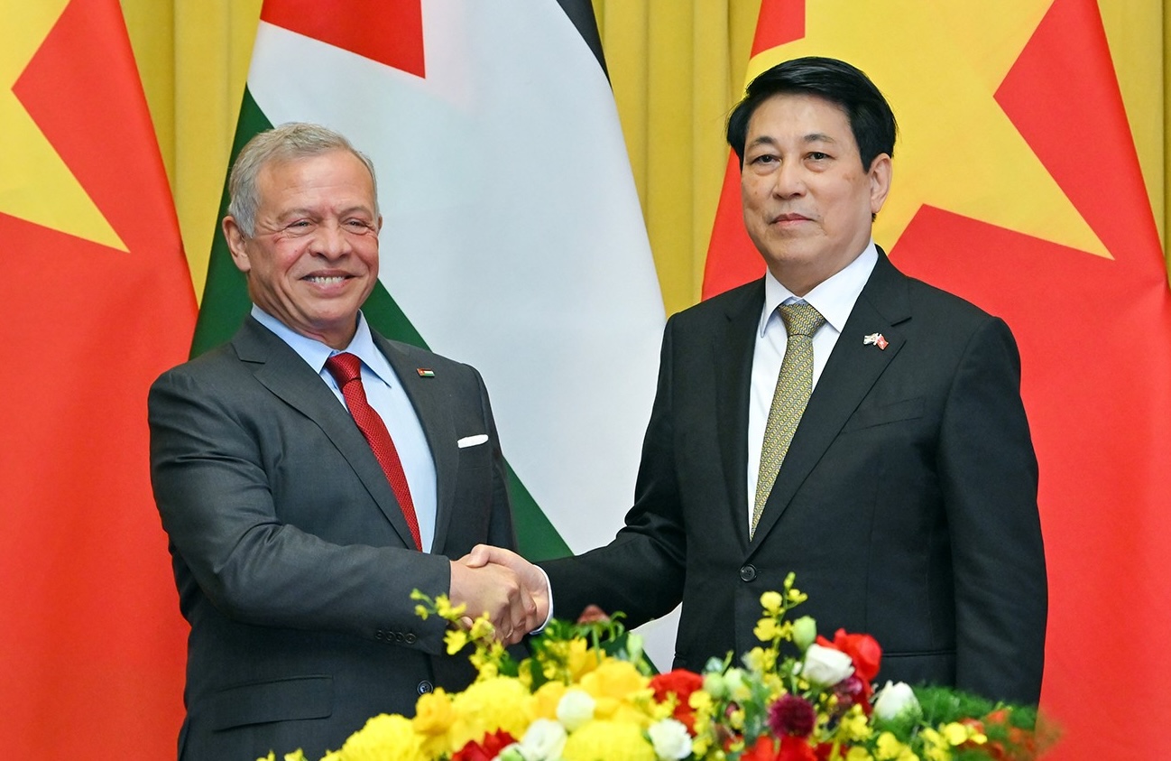 Chủ tịch nước Lương Cường (bên phải) và Quốc vương Hashemite Jordan Abdullah II Ibn Al Hussein. Ảnh: TL